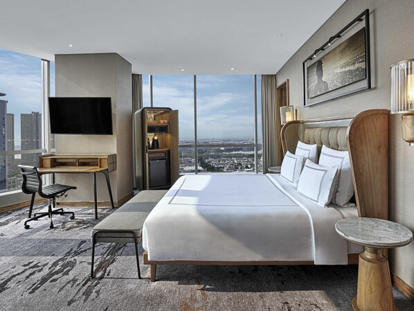 Suite, 1 King Bed (Swiss Prestige) | Premium bedding, in-room safe, desk, laptop workspace