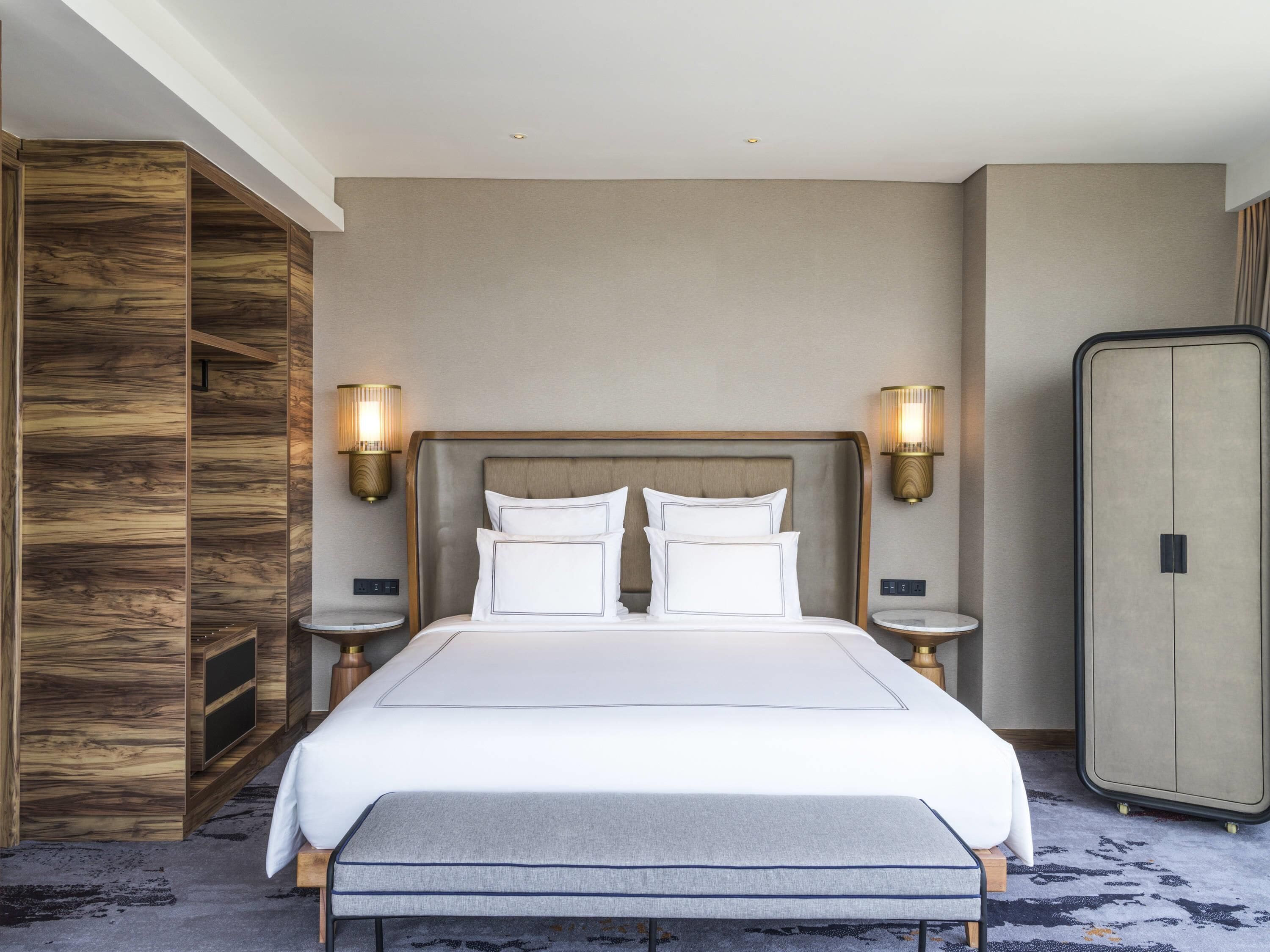 Swiss, Signature-Zimmer, 1 King-Bett | Hochwertige Bettwaren, Zimmersafe, Schreibtisch