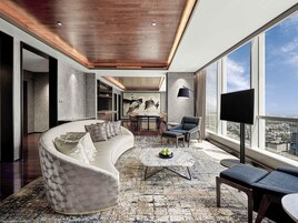 Kamar Presidensial, 1 Tempat Tidur King (St. Moritz) | Seprai premium, brankas, meja kerja, dan ruang kerja ramah laptop