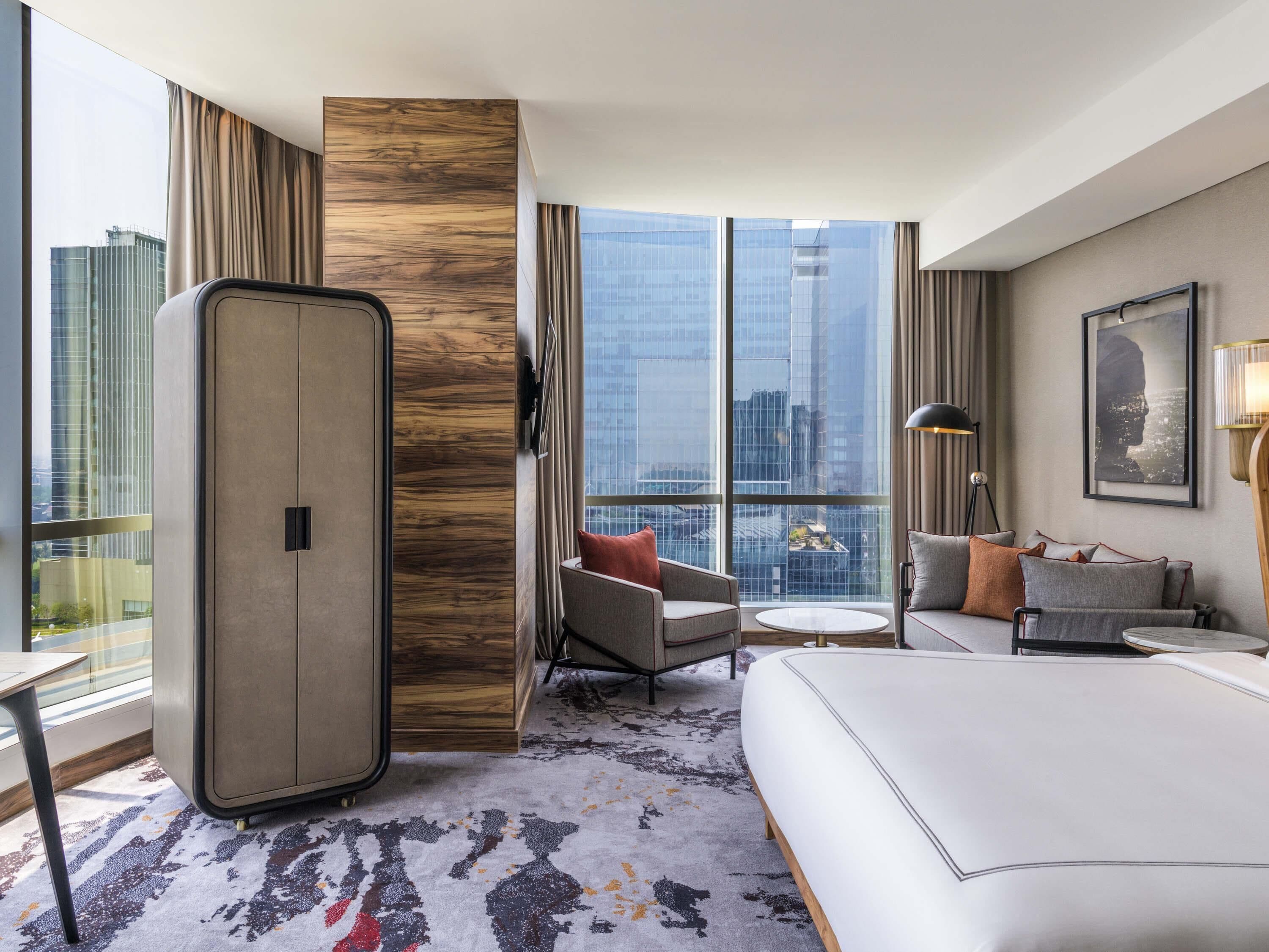 Kamer, 1 kingsize bed (Swiss Select) | Luxe beddengoed, een kluis op de kamer, een bureau, een laptopwerkplek