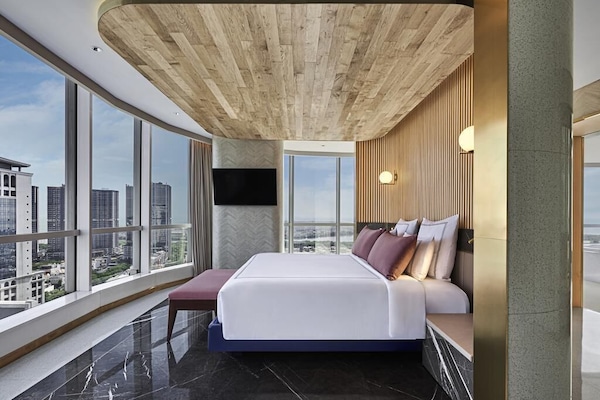 Suite, 1 Katil Raja (King) (St. Gallen) | Peralatan tempat tidur premium, peti besi dalam bilik, meja