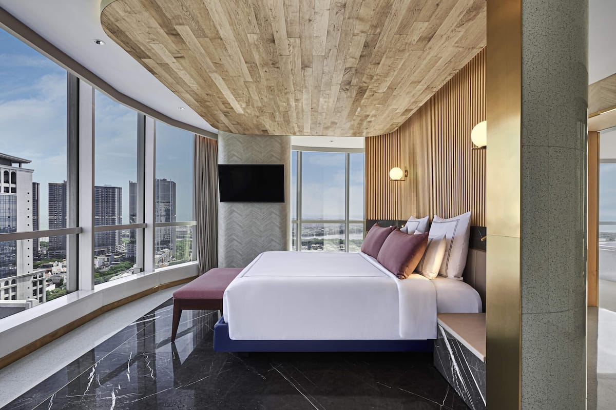 Suite, 1 King Bed (St. Gallen) | Premium bedding, in-room safe, desk, laptop workspace