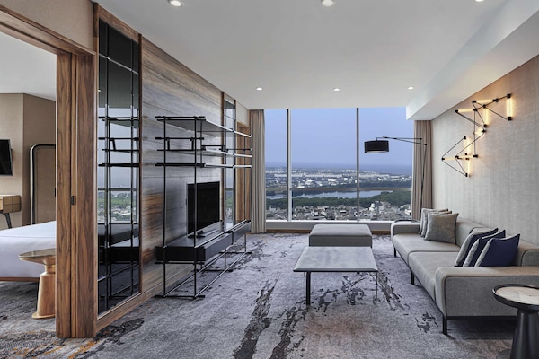 Suite, 1 King Bed (Swiss Prestige)