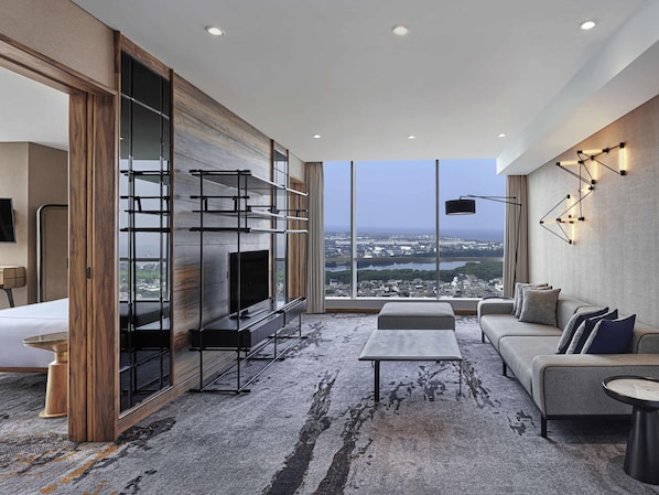 Suite, 1Â King-Bett (Swiss Prestige) | Hochwertige Bettwaren, Zimmersafe, Schreibtisch