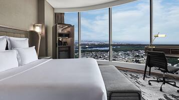 Swiss, Signature Room, 1 King Bed | Premium bedding, in-room safe, desk, laptop workspace