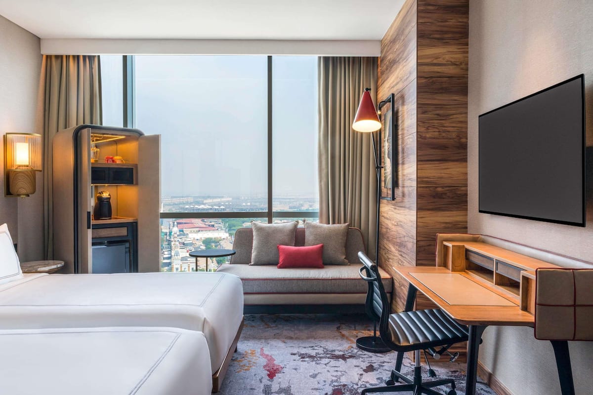 premium bedding, in-room safe, desk, laptop workspace