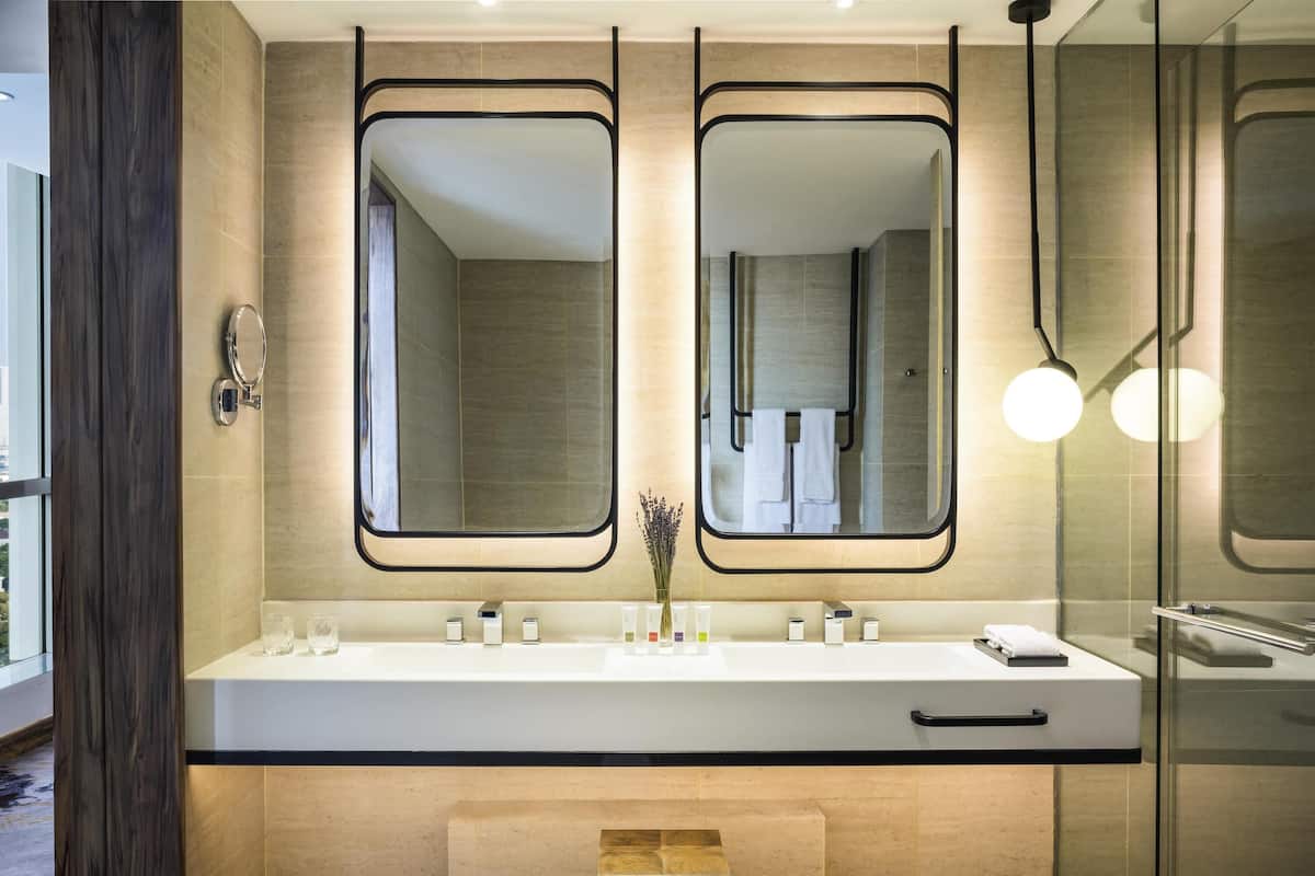 Swiss, Grand Suite, 1 King Bed