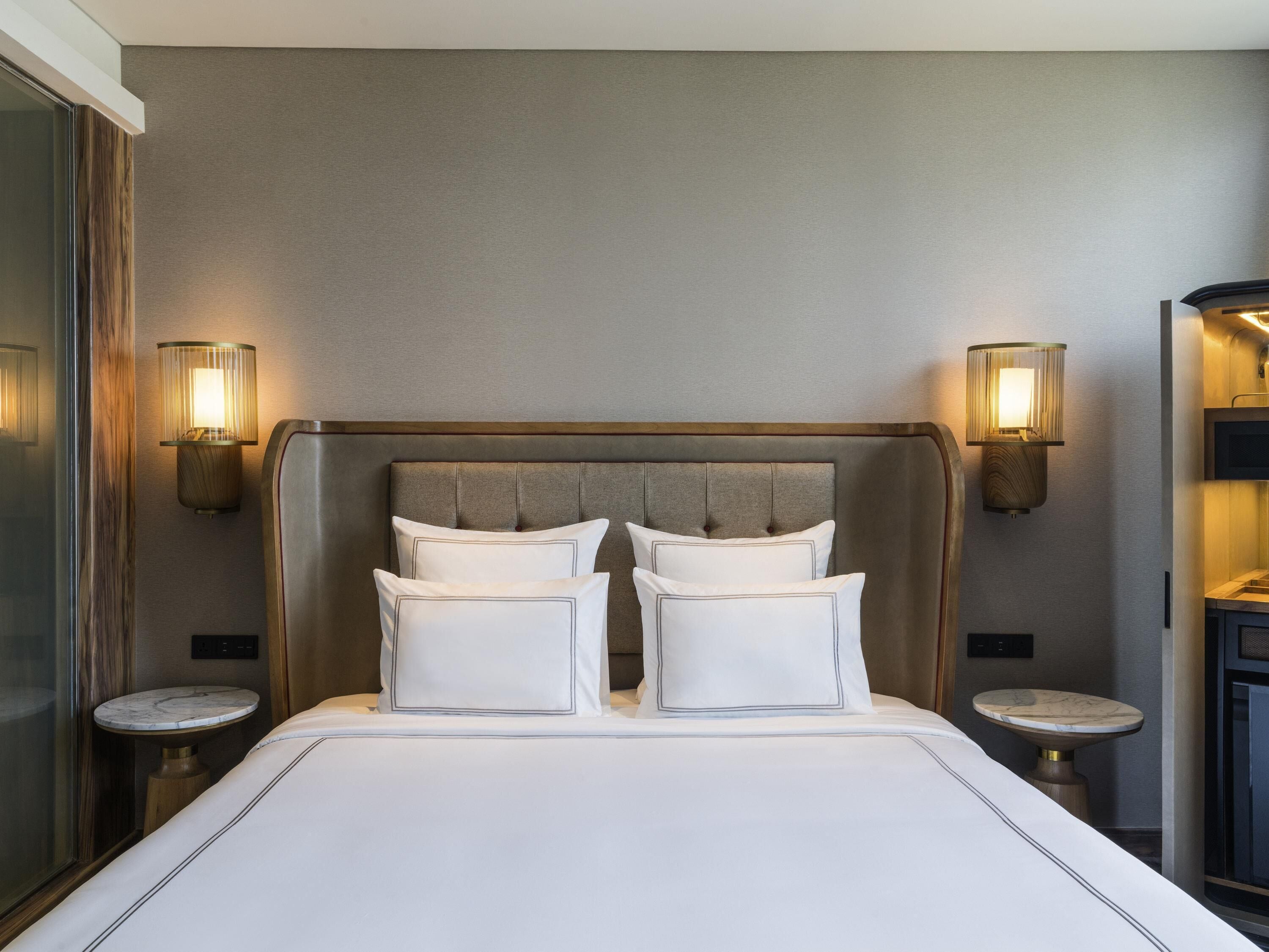 Literie de qualité, coffre-fort, bureau