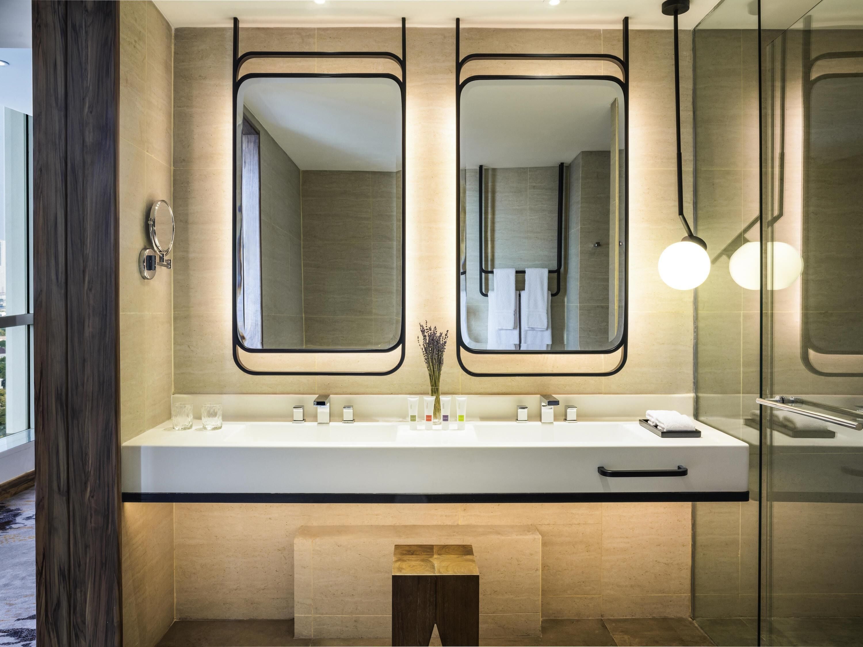 Swiss, Suite majestueuse, 1 très grand lit | Literie de qualité, coffre-fort, bureau