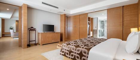 Zimmersafe, Schreibtisch, schallisolierte Zimmer, Bügeleisen/Bügelbrett