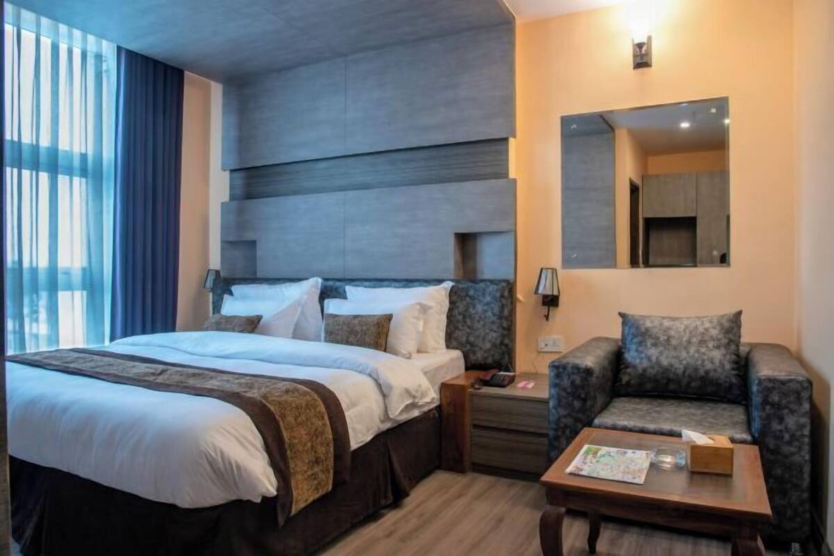 Minibar, desk, laptop workspace, blackout curtains