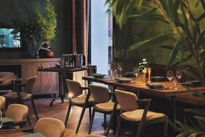 3 restaurants, breakfast served - Spice House (Chiang Mai)