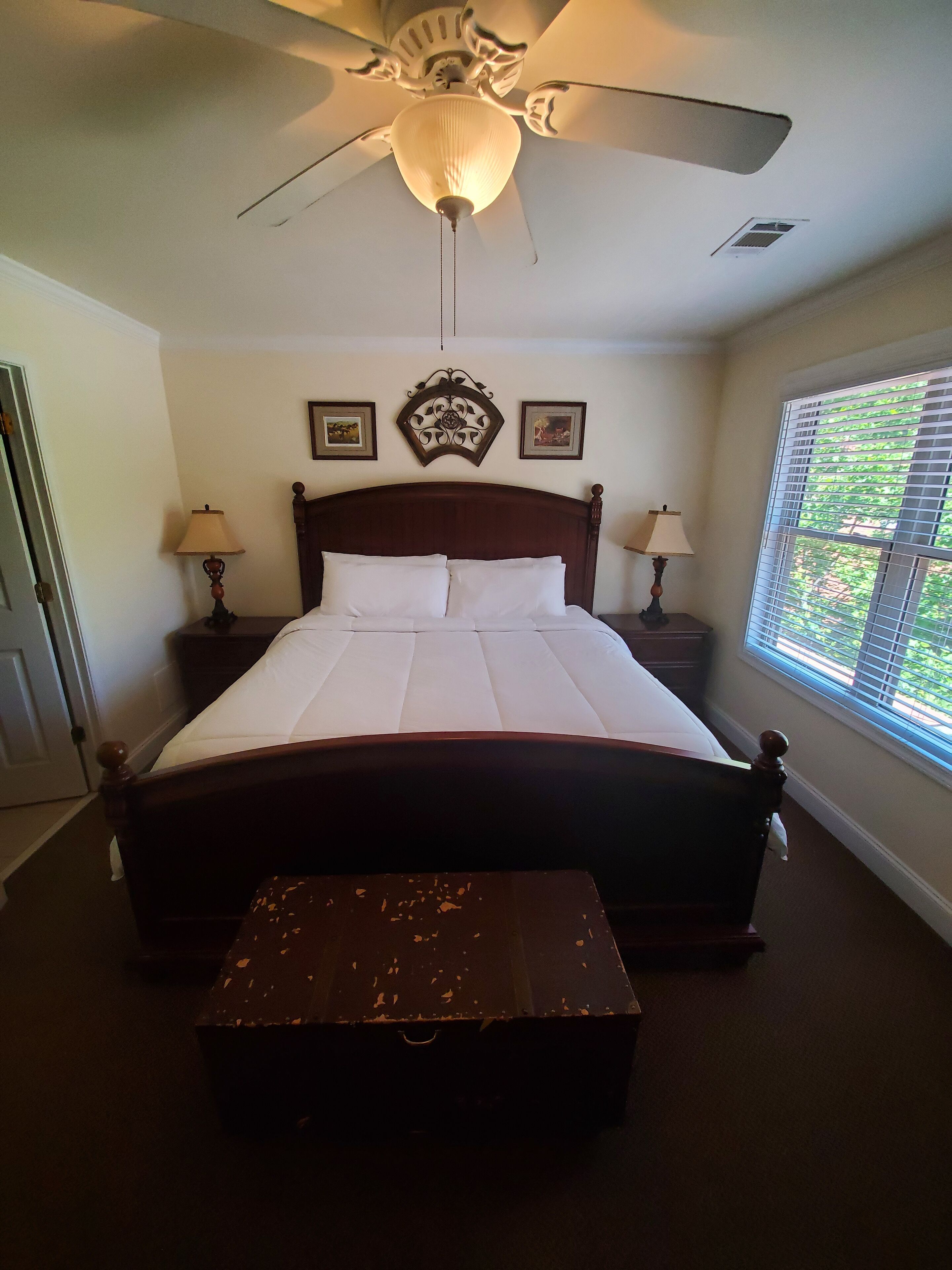 2 makuuhuonetta, silitysrauta/-lauta, Wi-Fi, vuodevaatteet