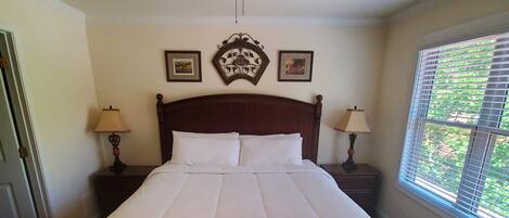 2 habitaciones, tabla de planchar con plancha, wifi y ropa de cama