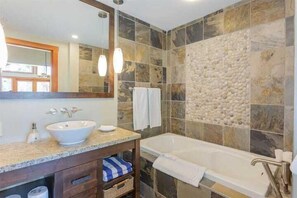 Bathroom - Two Bedroom Oceanfront Villa - Mayne Island Resort (Mayne Island)