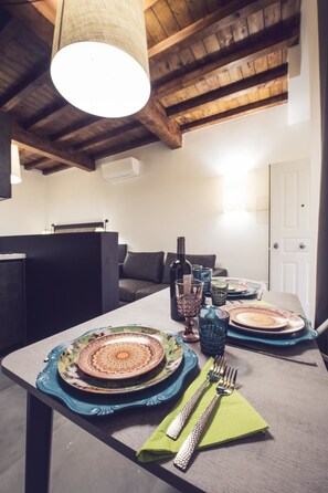 Apartment (2 Bedrooms) | Private kitchen | Stovetop, espresso maker, coffee/tea maker, electric kettle