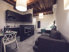 Apartment (2 Bedrooms) | Wohnzimmer