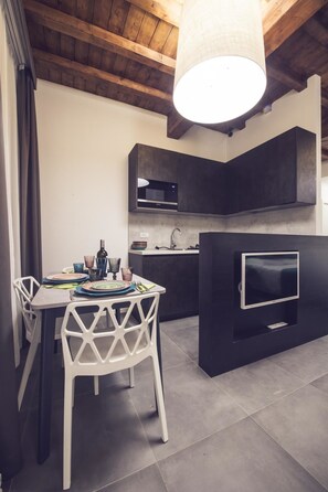 Appartement (2 Bedrooms) | Cuisine privée | Machine à expresso, cafetière/bouilloire, bouilloire électrique