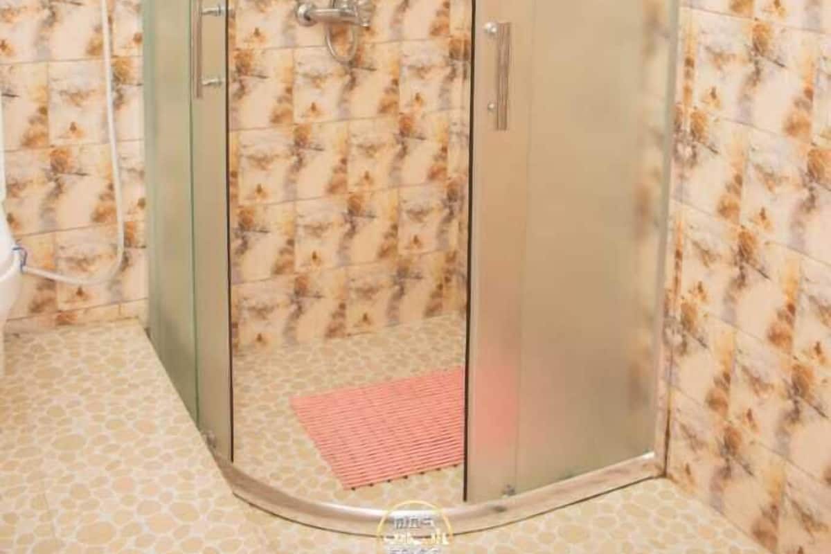 Double Room | Bathroom shower