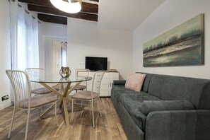 Apartment, 2 Bedrooms | Living room | TV - Suite 1421 Terrace (Venice)