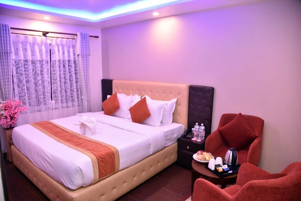 Minibar, desk, soundproofing, iron/ironing board