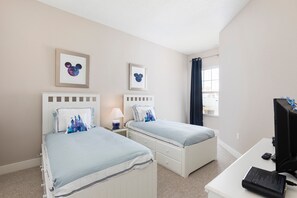 4 bedrooms, iron/ironing board, WiFi, bed sheets