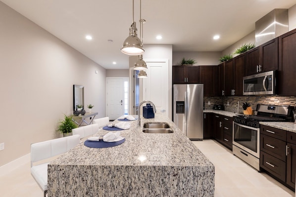 Fridge, microwave, oven, stovetop