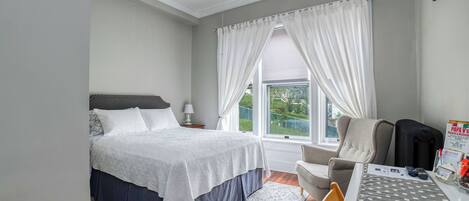 Chambre Standard, 1 grand lit, non-fumeur, salle de bains attenante