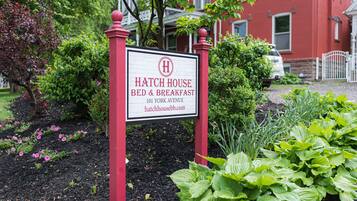 A sign for a bed and breakfast named 'Hatch House' located at 101 York Avenue.