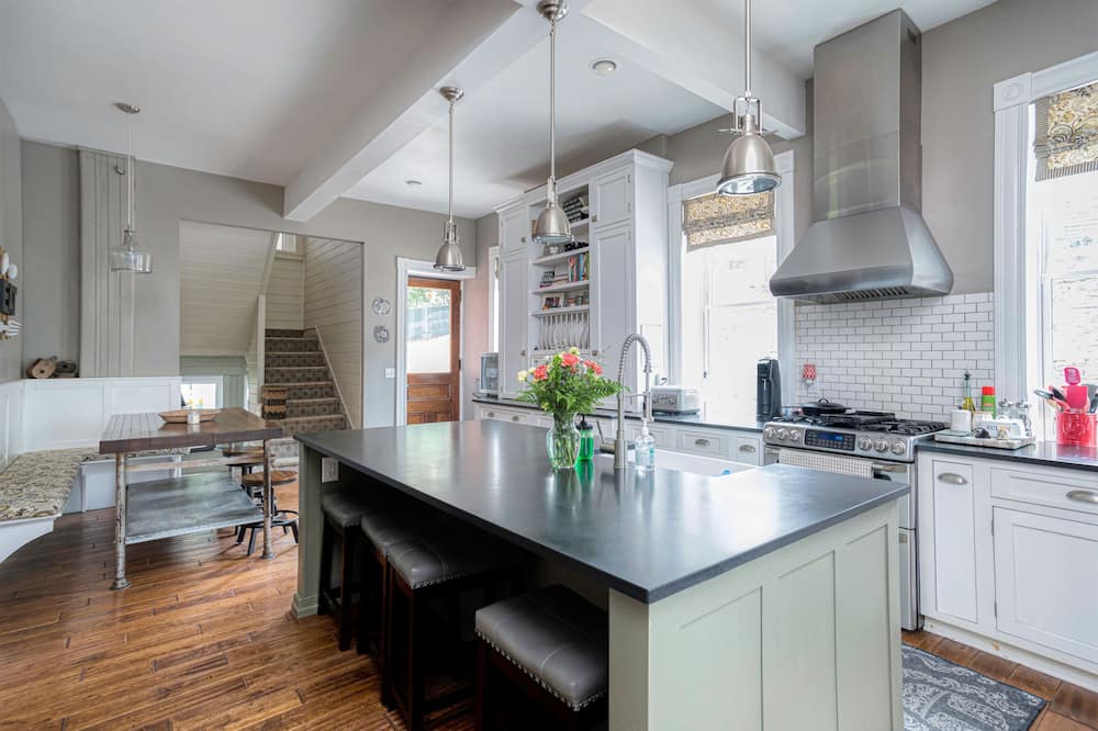 Hatch House Bed & Breakfast