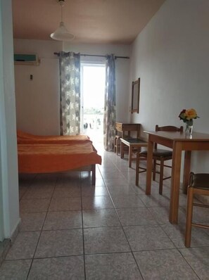 Basic Studio | Bed sheets - Angelina's Studios (Kos)