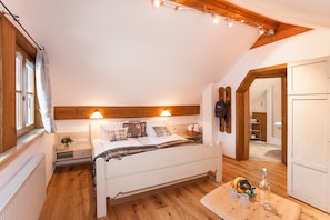Standard Double Room | Hypo-allergenic bedding, minibar, individually decorated, desk - Hotel Bad Rain (Oberstaufen)