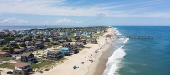 2-bedroom, 1-bathroom apartment. Walk to beach and access to REAL Watersports