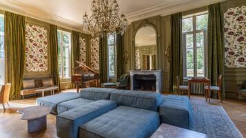 Executive-lounge