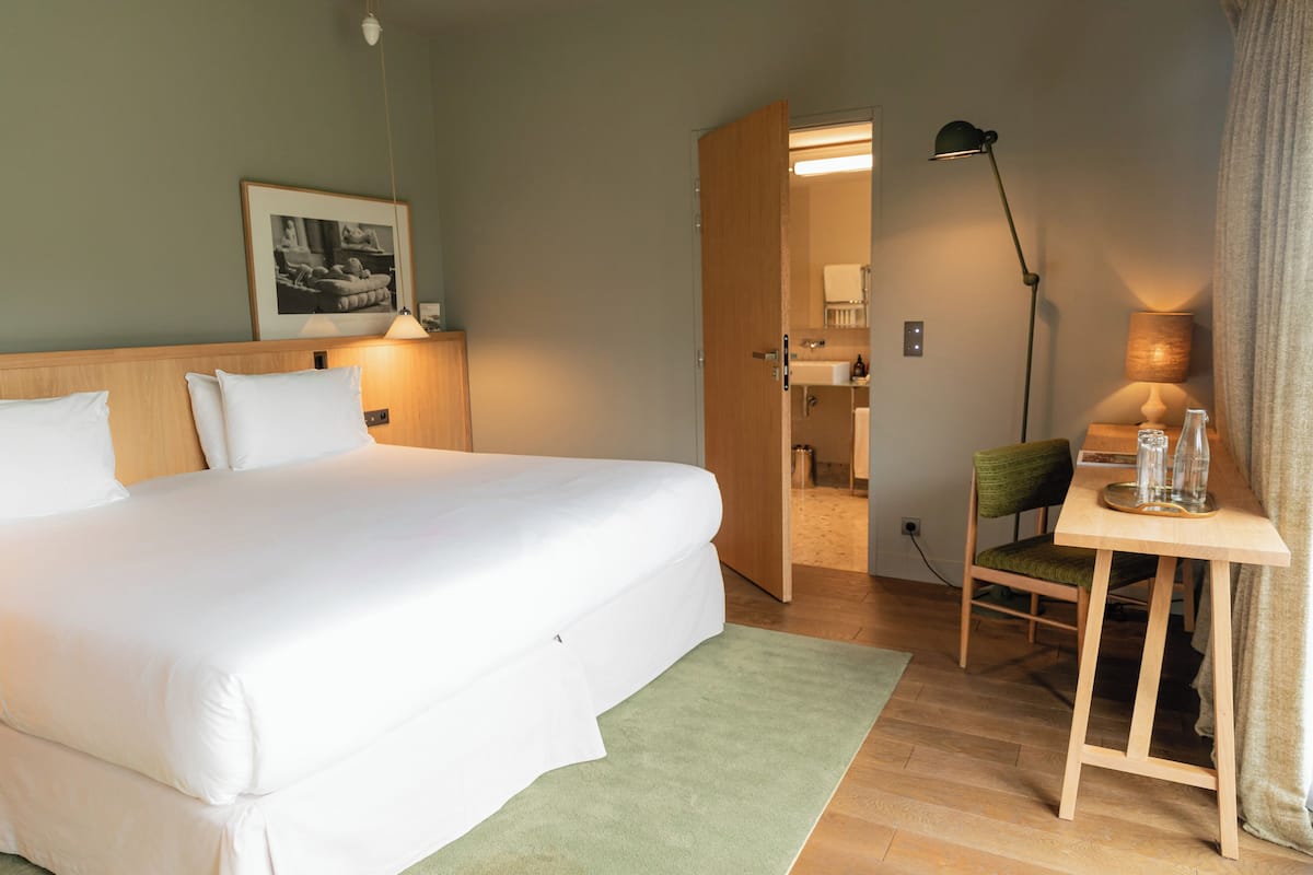 Rom – premium (Prestige) | Minibar, skrivebord, blendingsgardiner og lydisolert