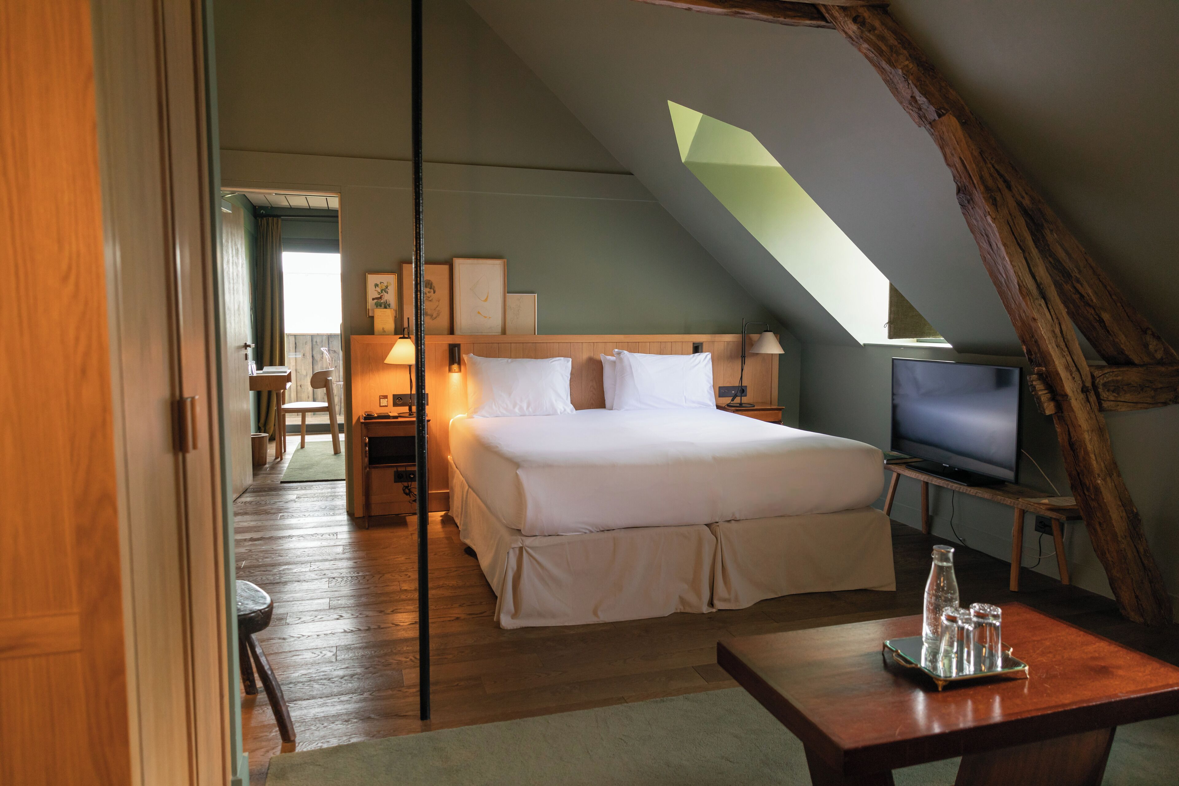 junior suite | 1 bedroom, minibar, individually decorated, individually furnished