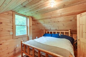 3 bedrooms, desk, laptop workspace, Internet - Near Snowmobiling: Secluded Harmony Cabin w/ Deck! (Harmony)