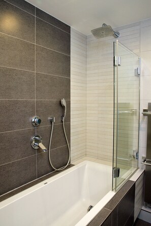 Comfort Apartment | Bathroom shower