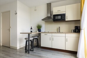 Studio, rez-de-chaussée | Cuisine privée