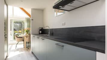 Cabin | Private kitchen | Full-size fridge, microwave, stovetop, coffee/tea maker
