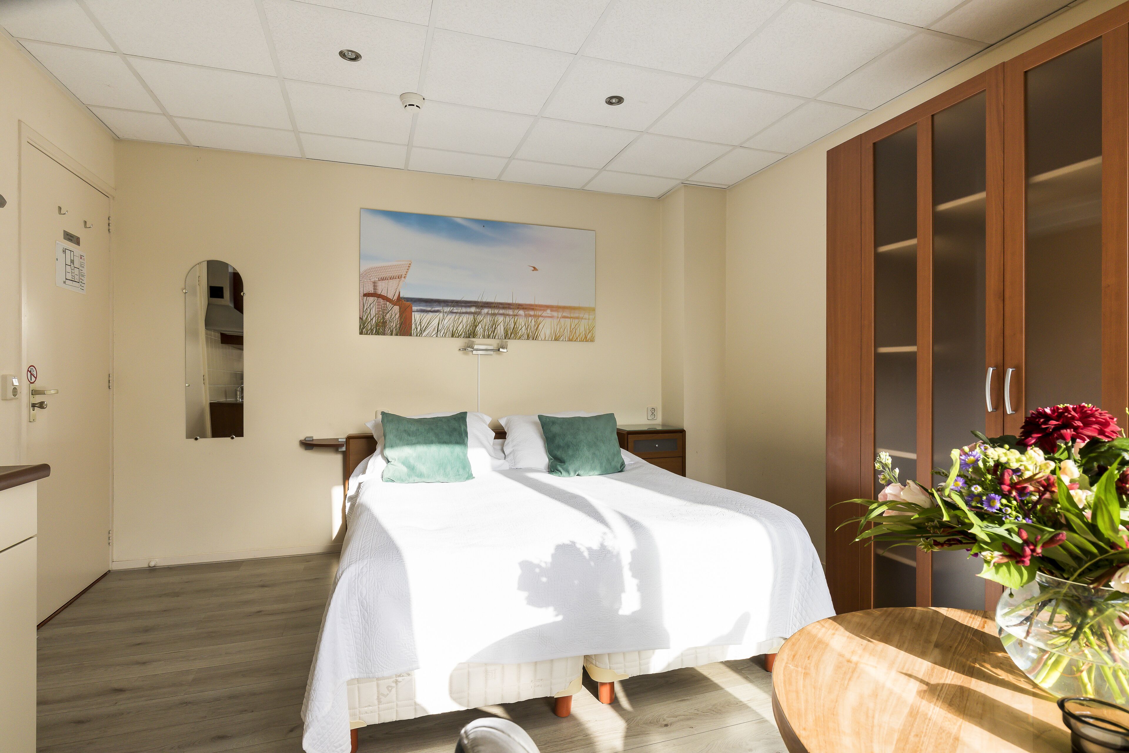 Hypoallergeen beddengoed, een kluis op de kamer, een laptopwerkplek