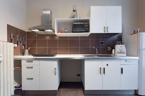 Apartment, 1 Bedroom | Private kitchen | Fridge, stovetop, cookware/dishes/utensils