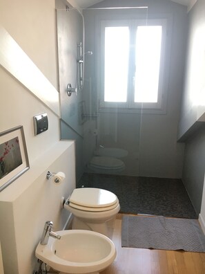 Apartment, 1 Bedroom | Bathroom | Shower, hair dryer, bidet, towels - SFP 10 (Turin)