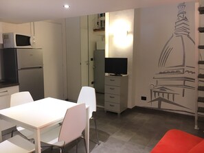 Appartement, 1 chambre | Restauration dans la chambre