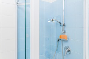 Apartment, 1 Schlafzimmer, Balkon | Dusche im Bad