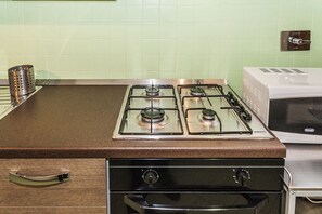 Apartment, 1 Bedroom, Balcony | Private kitchen | Full-size fridge, stovetop, cookware/dishes/utensils - Vittoria 4b (Turin)