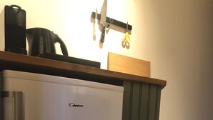書桌、筆電工作空間、遮光布/窗簾、熨斗/熨衣板