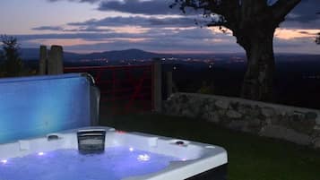 Bañera de hidromasaje exterior