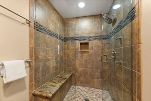 Combined shower/bathtub, hair dryer, towels, soap