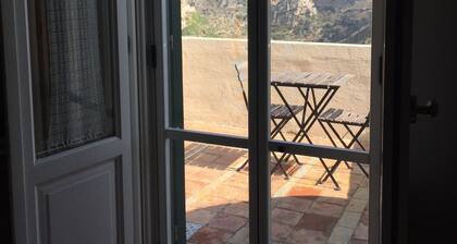 RupeSuiSassi is a typical house of the Sassi of Matera with a splendid view.